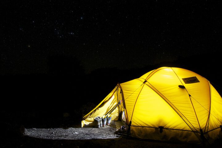 Wat zijn de voornaamste voordelen van het gebruik van lichtgewicht tenten?